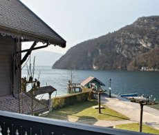 chambre-hotel-vue-lac-annecy-400x600